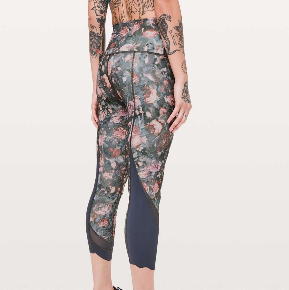 Lululemon Wunder Under Crop II Scallop Pant/Top Set Frosted Rose Multi /Melanite - Picture 3 of 15